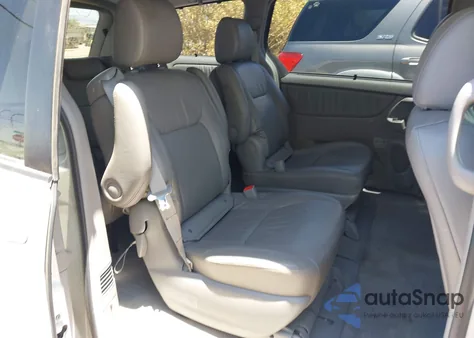 2010 Toyota Sienna Xle z USA, uszkodzony, nr VIN 5TDYK4CC2AS341182